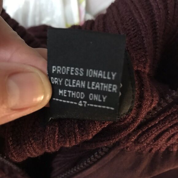 Designers Studio Originals Deep Burgundy Suede Leather Zip Vest Size Medium - Picture 6 of 6